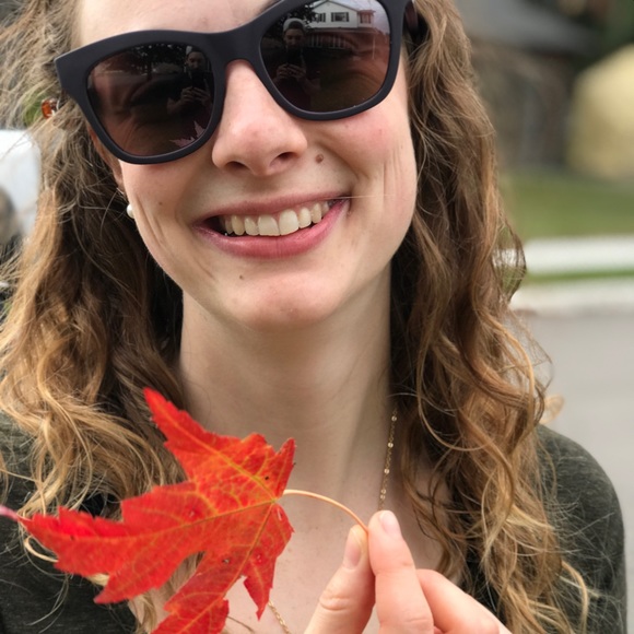 Meet your Posher, Emily - Picture 1 of 1